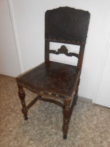 4 neorenesanční židle  s vytlačovaným dekorem